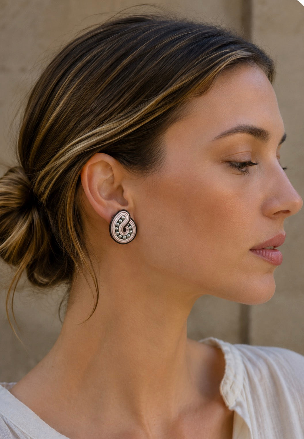 Pendientes boton Soutache Brisa