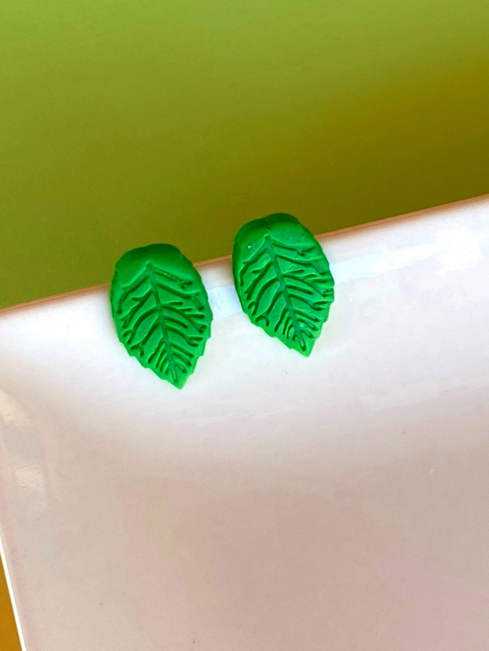 Pendientes boton hojas Aurora verde - SIMBARU - Pendientes en arcilla polimerica