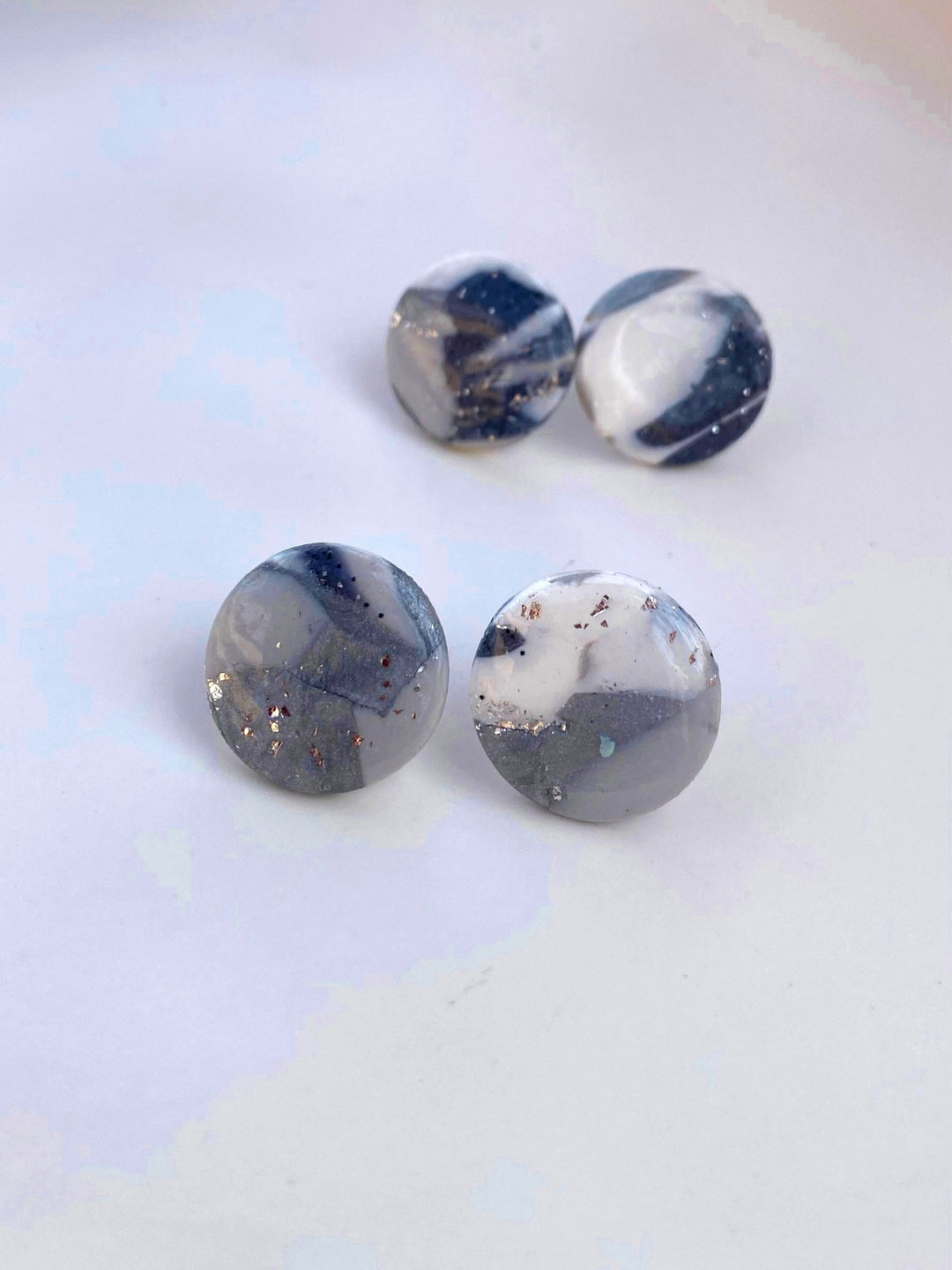 Pendientes boton Viena 16|12|8 mm Wind Sky Marble - SIMBARU - Pendientes en arcilla polimerica